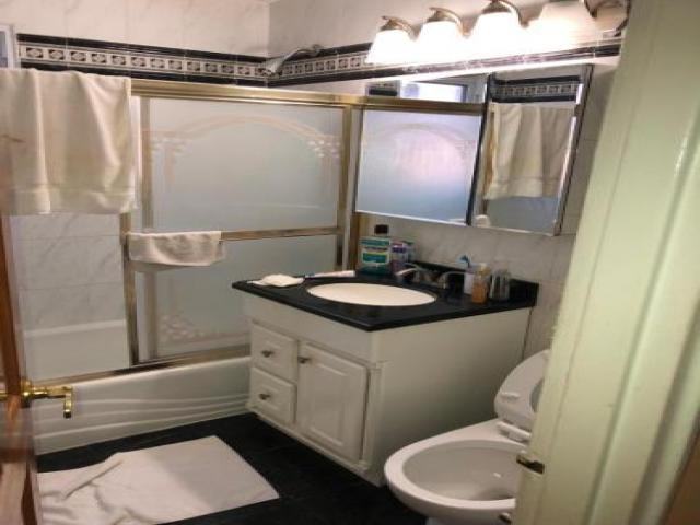 1222 Pelham Pkwy S - Photo 2 of 6