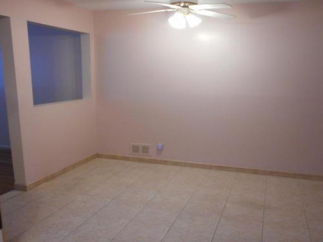 431 Adelaide Ave - Photo 3 of 6