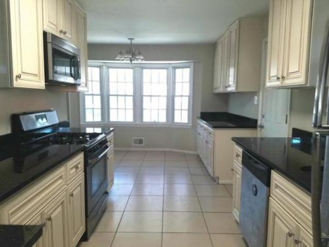 7808 Locris Dr - Photo 3 of 4