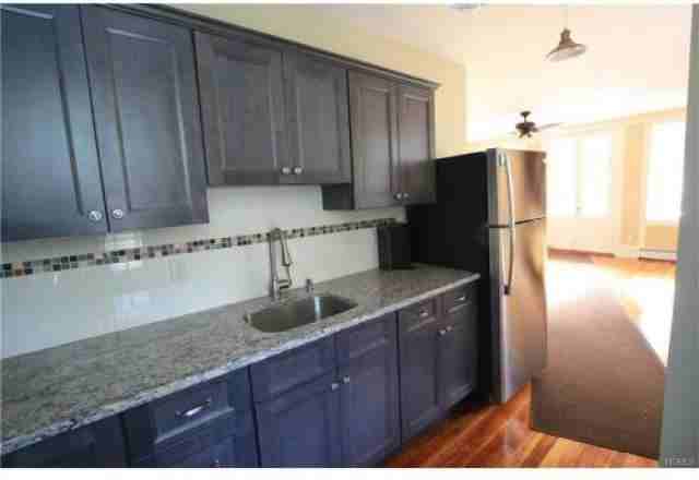 60 Clinton St - Photo 3 of 6