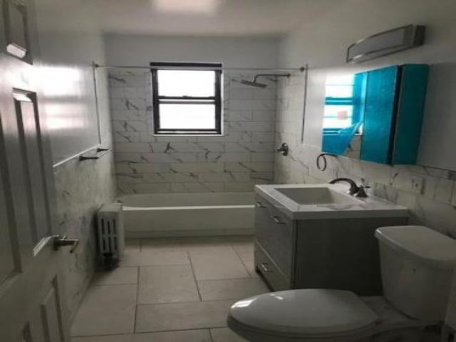 2593 St Raymond Ave - Photo 2 of 6