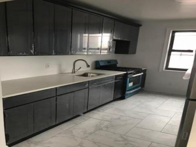 2593 St Raymond Ave - Photo 3 of 6