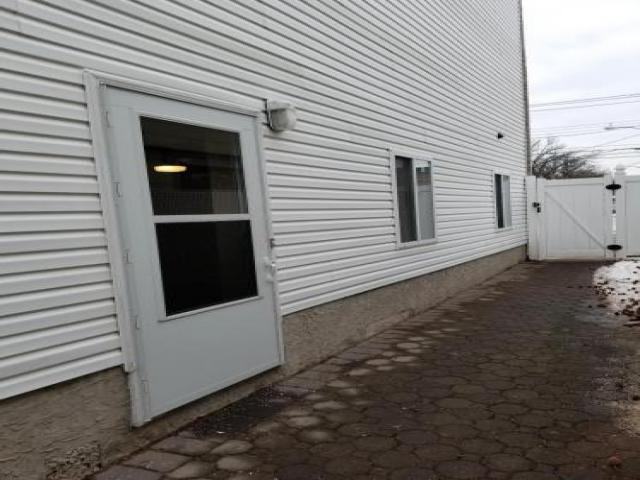 215 Barlow Ave - Photo 3 of 6