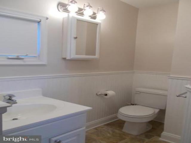 303 Franklin St - Photo 3 of 6