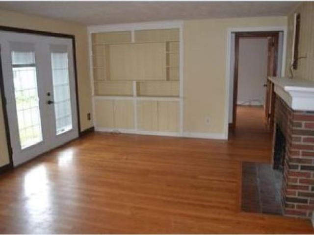 61 N Maple St - Photo 3 of 6