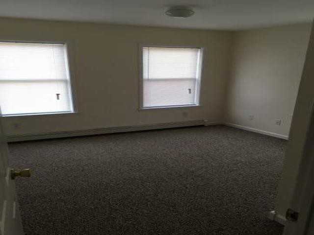 237 Green Ave - Photo 2 of 6