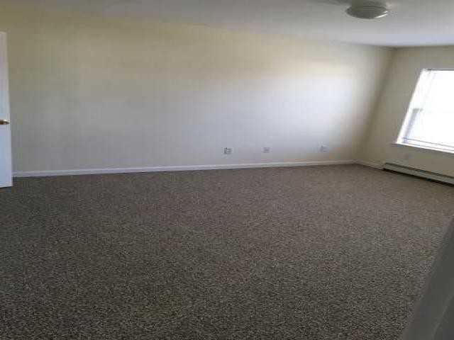 237 Green Ave - Photo 3 of 6