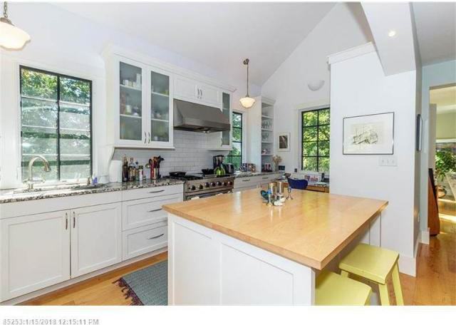 22 Limerock St - Photo 3 of 12