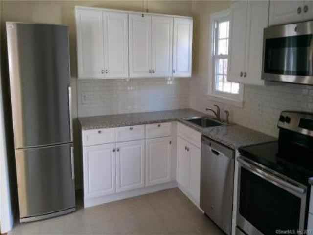 7 Cedarwood Ln - Photo 2 of 5