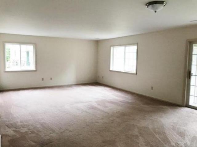 17 Oakbrook Commons - Photo 3 of 6