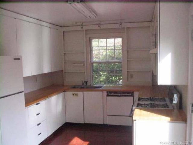 33 Prospect St - Photo 3 of 6