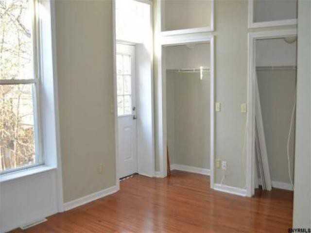 390 Clinton Ave - Photo 3 of 6