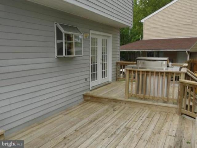 302 Bayview Dr - Photo 3 of 6