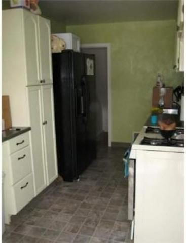 1733 Robbins Pl - Photo 3 of 6
