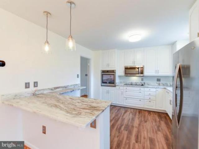 2003 Cool Spring Dr - Photo 3 of 6