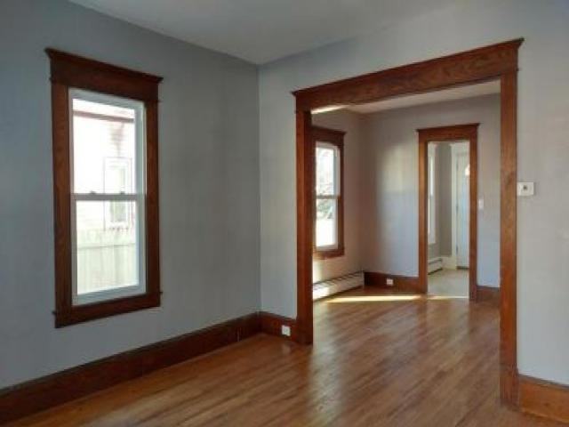 33 Crest St - Photo 3 of 6