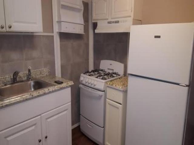 368 E Broadway - Photo 3 of 6