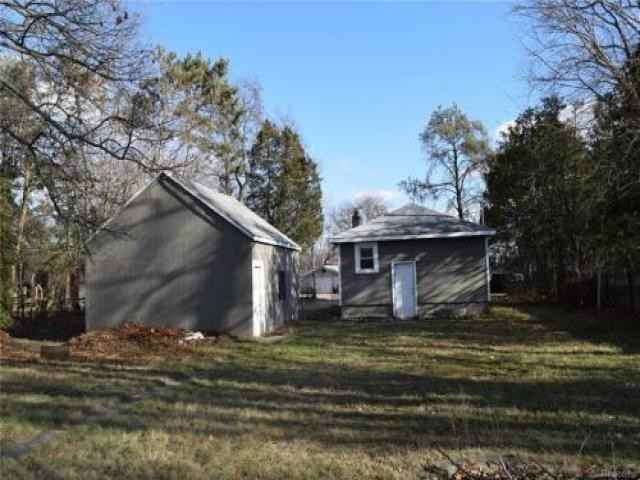 956 Mallock Rd - Photo 2 of 6