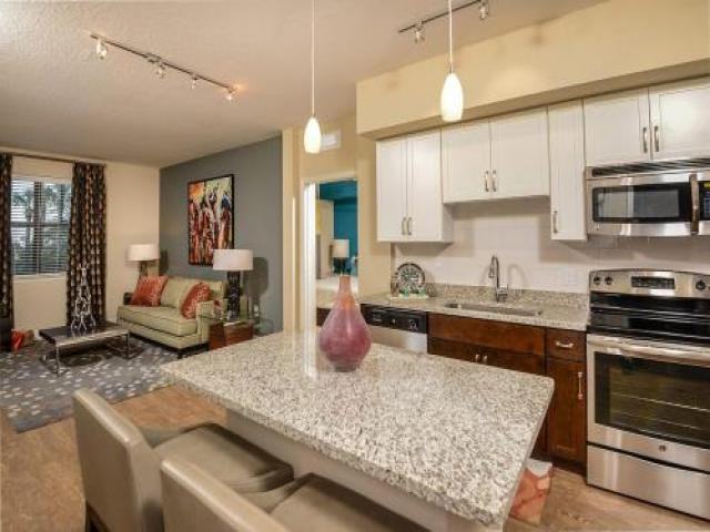 318 Bayshore Blvd - Photo 2 of 6