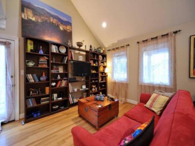 1824 Hampden Ct - Photo 2 of 6