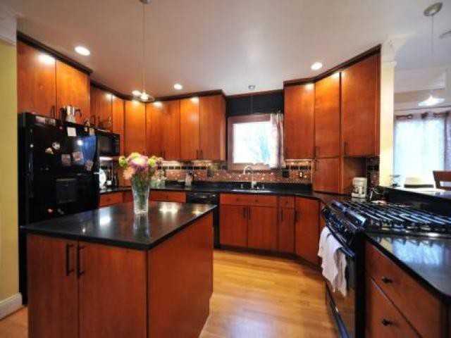 1824 Hampden Ct - Photo 3 of 6