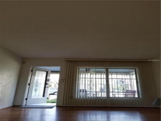 806 E Pine St - Photo 3 of 6