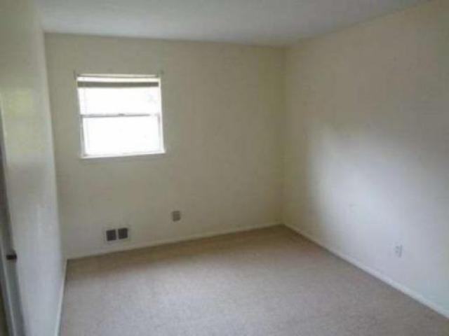 25 Delmoor Ct NW - Photo 3 of 5