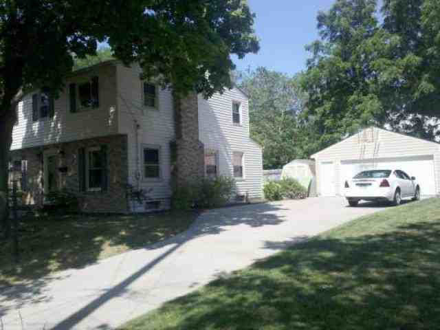 1606 Gorham Dr SE - Photo 3 of 6