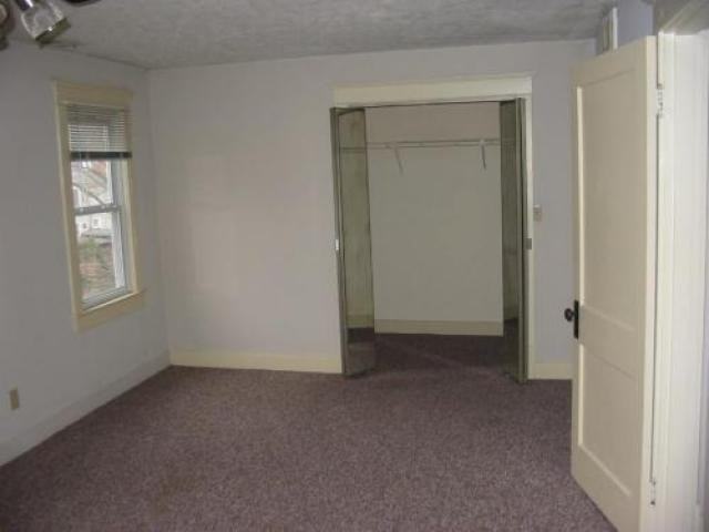 255 Kennedy Ct - Photo 3 of 6