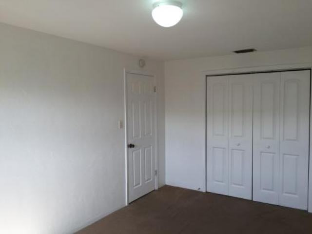 2609 N Oleander Ave - Photo 3 of 6