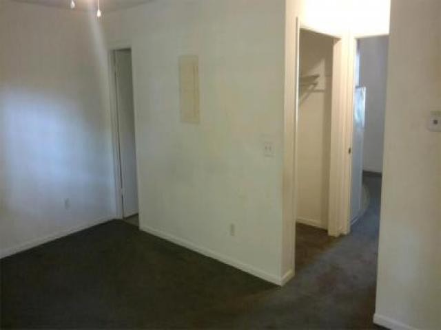 23 Blakenrod - Photo 3 of 7