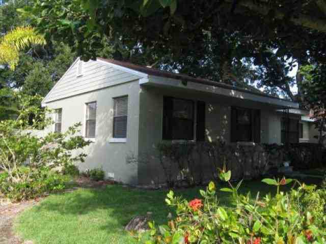 3605 S Himes Ave - Photo 3 of 6