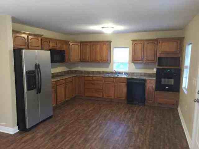 1007 Raceland Ave - Photo 3 of 6