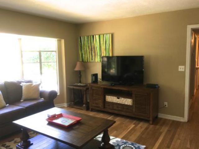 304 NW 26th St - Photo 2 of 6