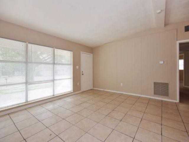 1724 Hialeah St - Photo 2 of 6