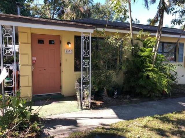 1574 Palm Ave - Photo 2 of 5