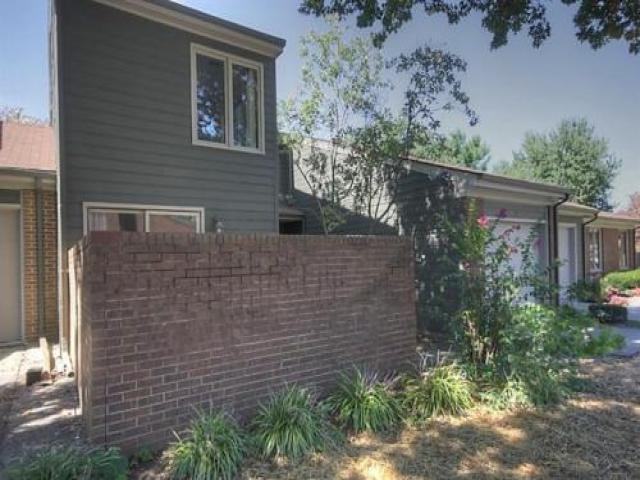 2140 Fort Harrods Dr - Photo 2 of 6