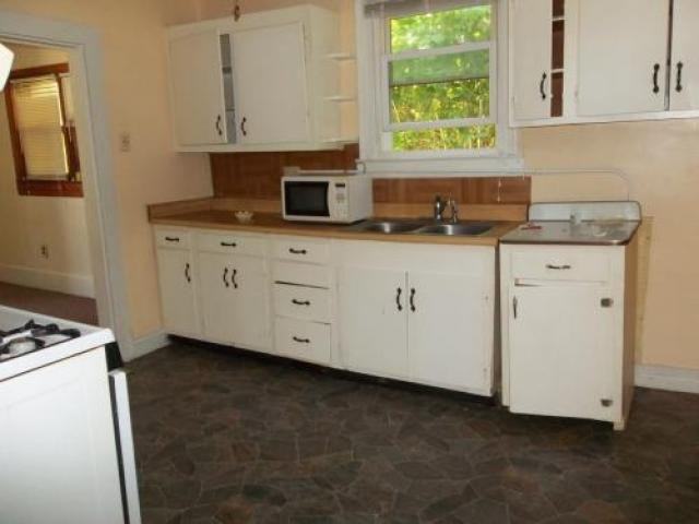 4218 Warren St - Photo 3 of 4