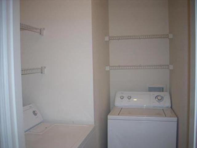 1733 Lakemont Ave - Photo 2 of 5