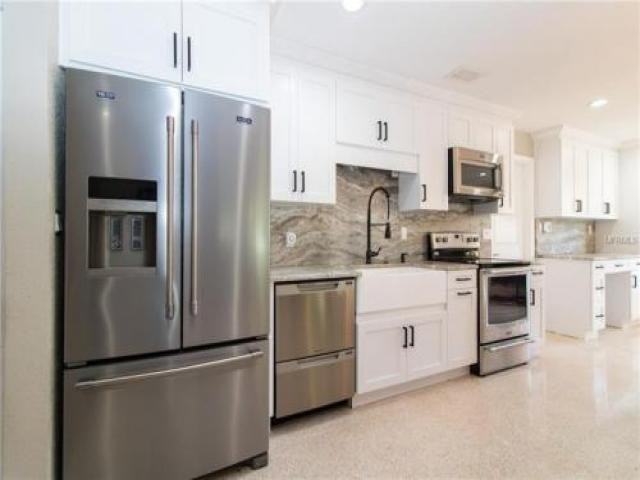 117 S Krental Ave - Photo 3 of 6