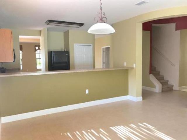 574 Dryden Cir - Photo 2 of 6