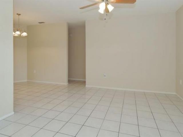 4450 Summerlake Dr - Photo 2 of 6