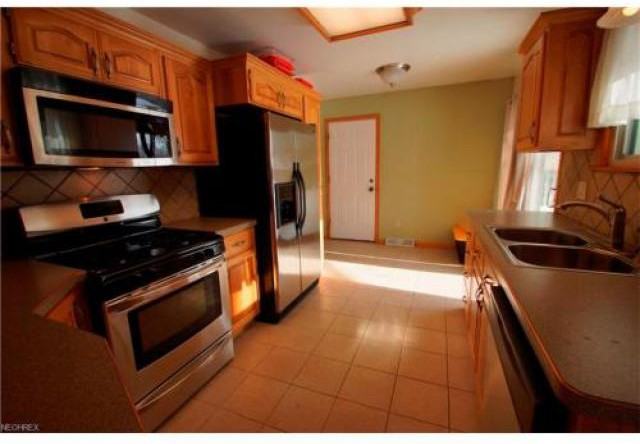 2918 Robert Pkwy - Photo 3 of 6