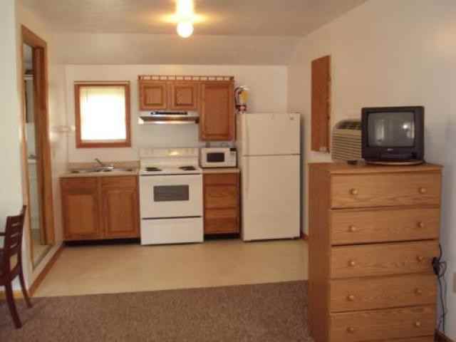 101 Lakeview Dr - Photo 3 of 5