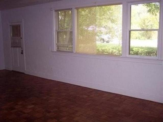 1005 NW 13th Ave - Photo 3 of 6