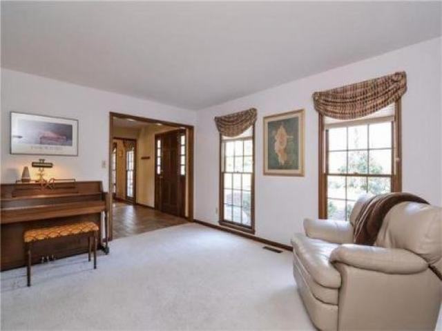 3433 Clubland Dr - Photo 3 of 6