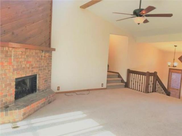 8523 Colony Club Dr - Photo 3 of 6
