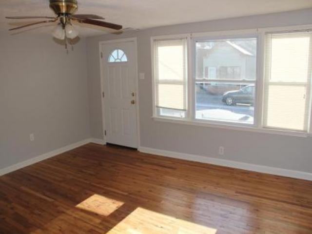 1023 Payne St - Photo 3 of 6