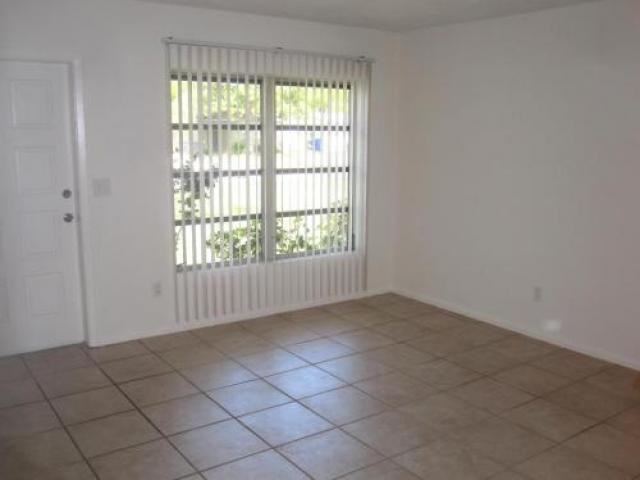 1929 Ridgewood Dr - Photo 3 of 6