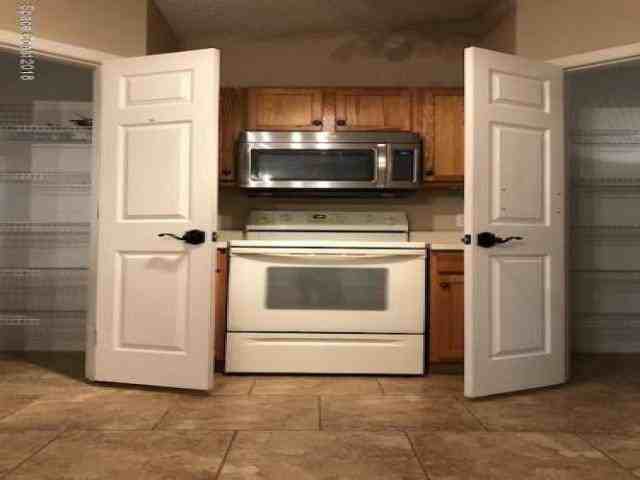 1960 Brookshire Cir - Photo 2 of 6